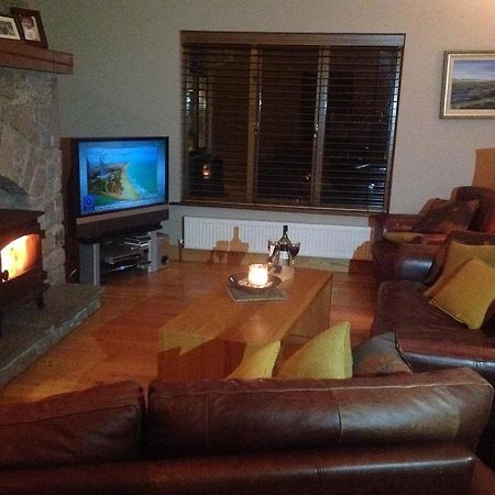 4 Bedroom Holiday Home Overlooking The Sea In Connemara Rossaveel Esterno foto