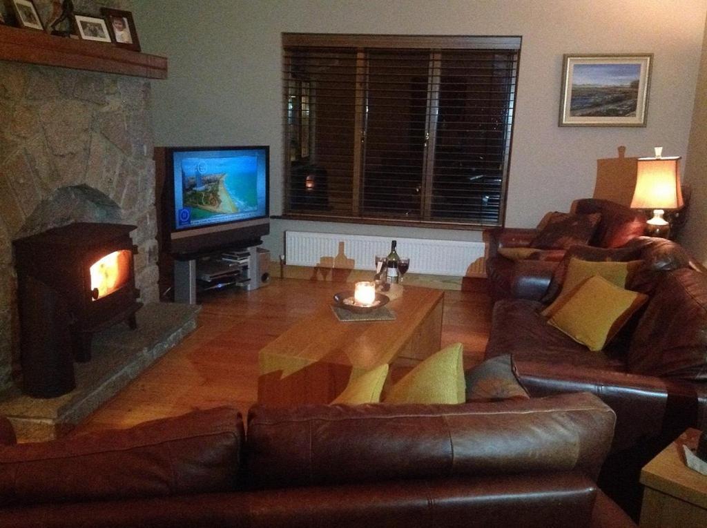 4 Bedroom Holiday Home Overlooking The Sea In Connemara Rossaveel Esterno foto