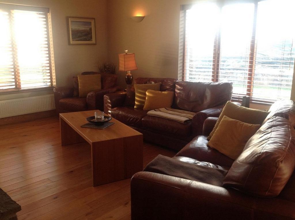 4 Bedroom Holiday Home Overlooking The Sea In Connemara Rossaveel Esterno foto