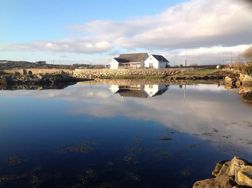 4 Bedroom Holiday Home Overlooking The Sea In Connemara Rossaveel Esterno foto