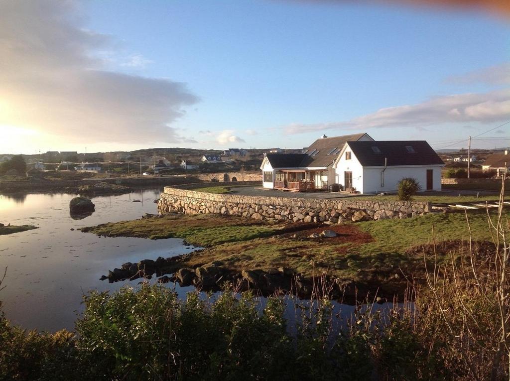 4 Bedroom Holiday Home Overlooking The Sea In Connemara Rossaveel Esterno foto