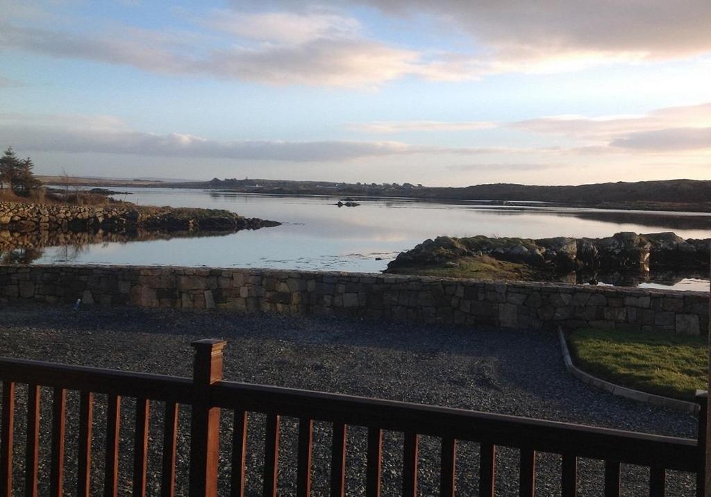 4 Bedroom Holiday Home Overlooking The Sea In Connemara Rossaveel Esterno foto