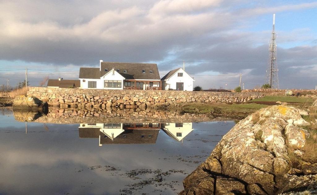 4 Bedroom Holiday Home Overlooking The Sea In Connemara Rossaveel Esterno foto