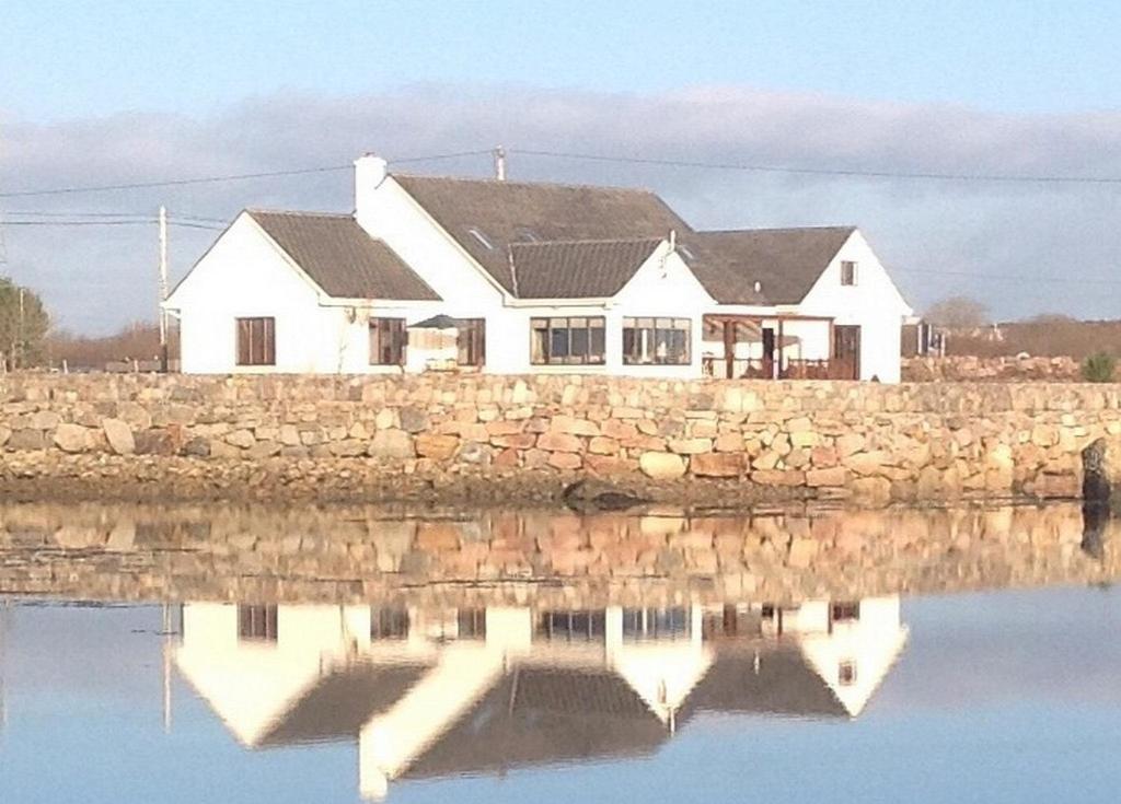 4 Bedroom Holiday Home Overlooking The Sea In Connemara Rossaveel Esterno foto